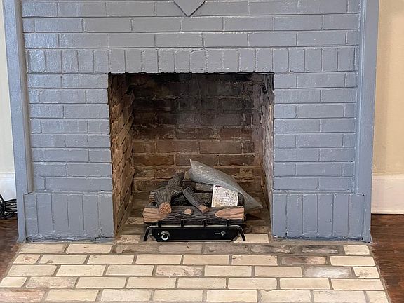 5th image of 903 E 11th St