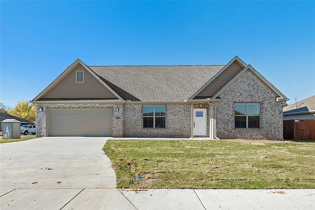 3 bed, 1957 sqft, $2,395 — Photo 1