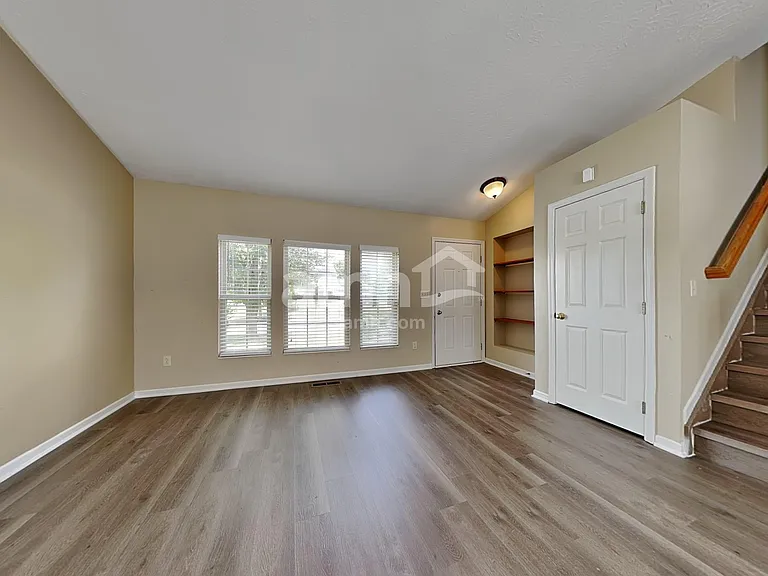161 Lakeview Dr — Photo 5