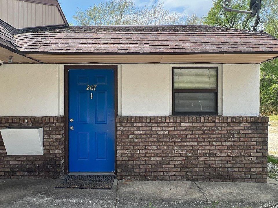 1st image of 207 Lincoln Dr #1