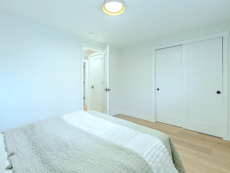 515 NE 123rd St — Photo 32