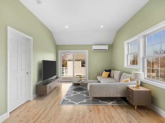 4th image of 3 Garden Rd #A