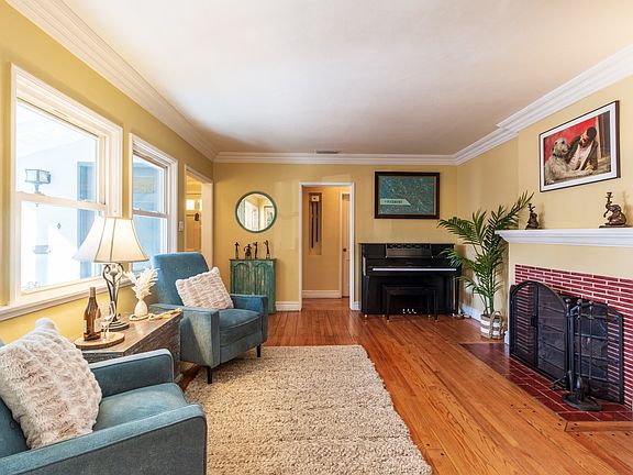 5th image of 5012 Cartwright Ave