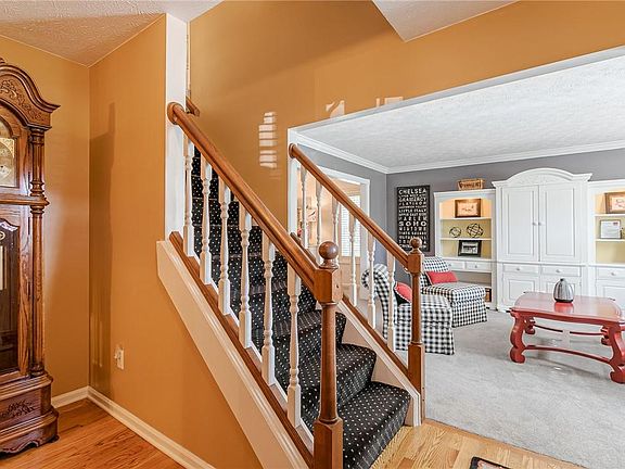 4th image of 64 Old Country Ln