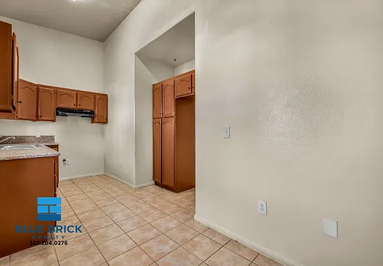 5869 S Figueroa St #3 — Photo 6
