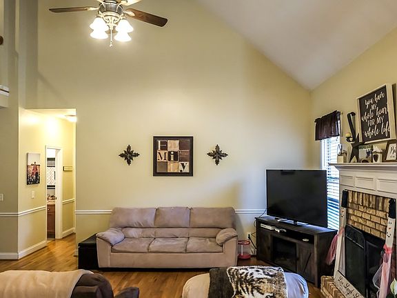 3rd image of 161 Gold Creek Dr