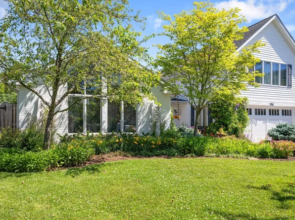 3206 Sprucewood Rd, Wilmette, IL 60091