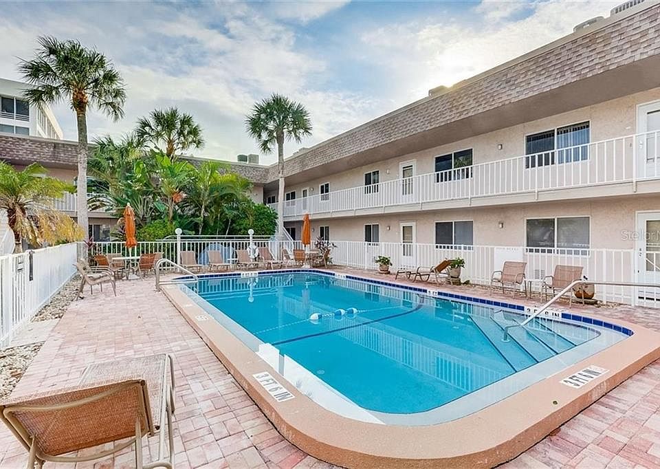 1st image of 624 Flamingo Dr W #101