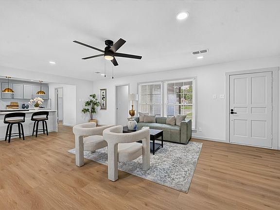 3rd image of 607 Ridgedale Dr