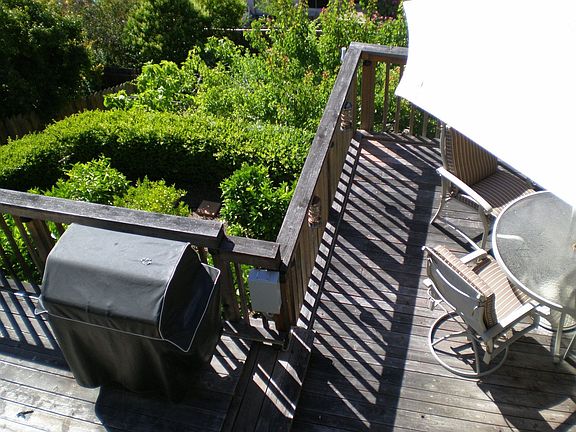 Bar-b-que, entertaining spaces