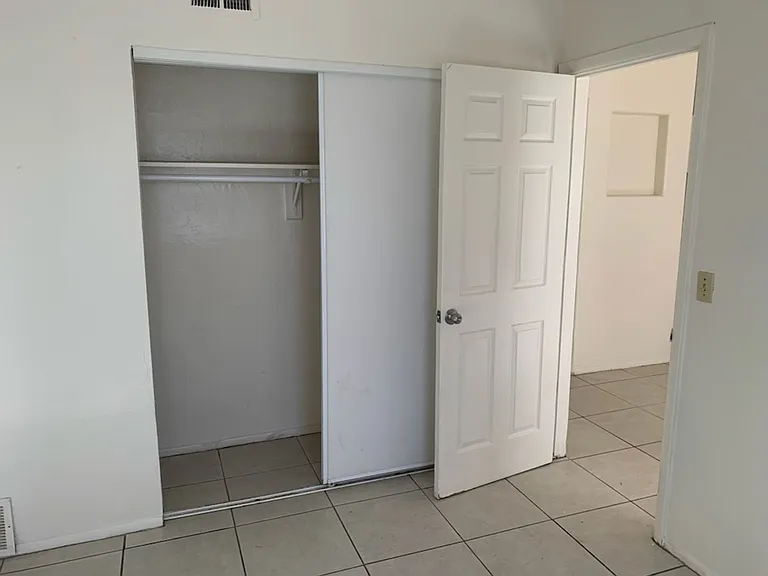 379 E Thoroughbred St — Photo 5