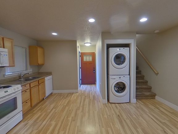 3rd image of 1881 Kincaid St #7