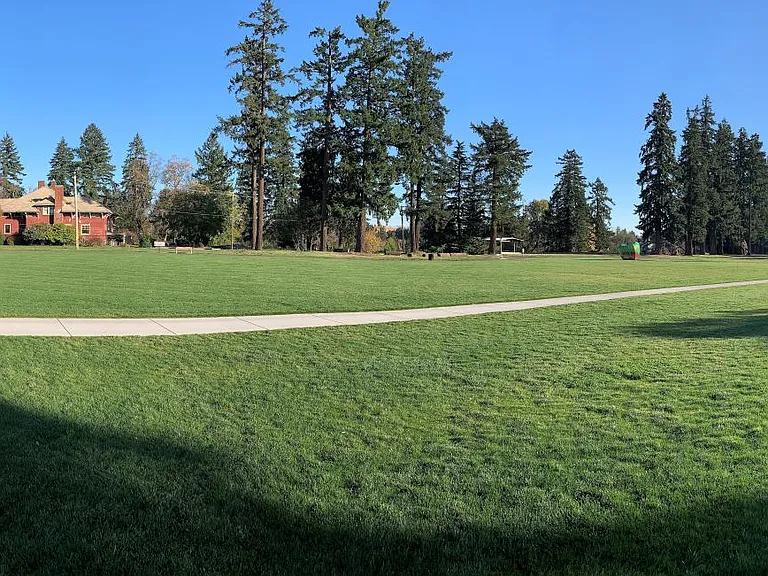 Beautiful Orenco nature park, 2 minutes walk from the house