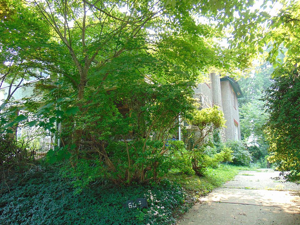 2nd image of 604 E Allens Ln