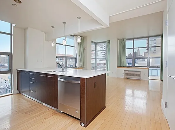 5-09 48th Ave, Long Island City, NY