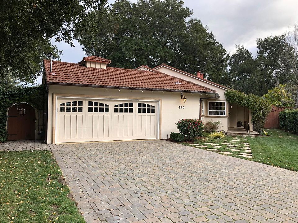 2nd image of 680 Oakwood Ct