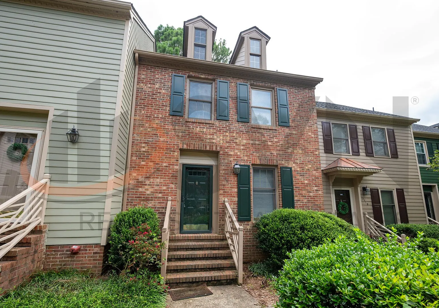Charming 2BR & 2.5BA Townhome with Dual Primary Suites in Woodstream Glen — Photo 1