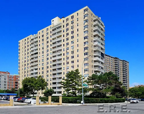 Sold by Elbe Real Estate Inc | media 39