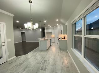900 Lakeview Dr, Centerton, AR 72719