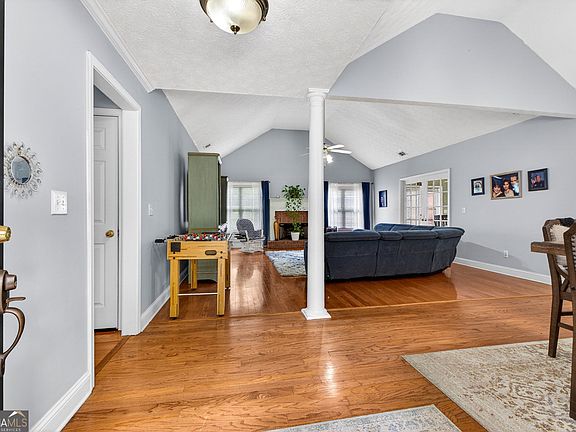 5th image of 196 Ashley Dr