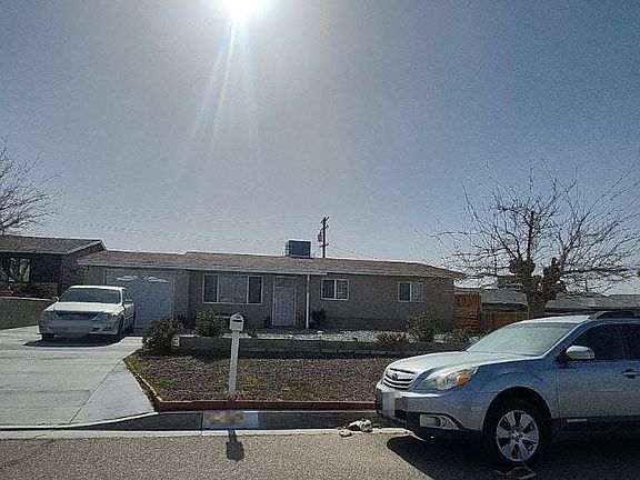 3rd image of 25471 Dayton Ave