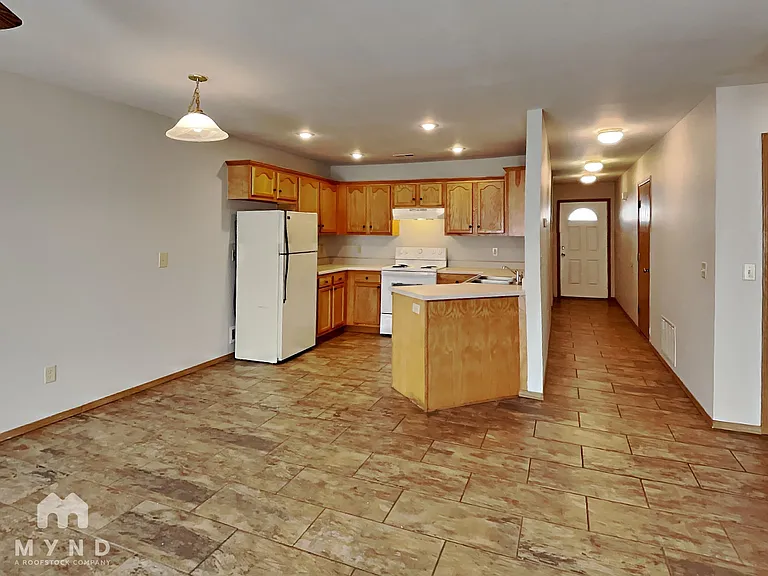 1130 S Clifton Ave — Photo 5