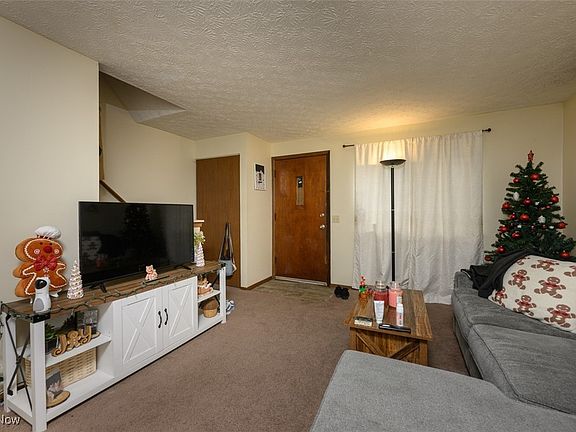 2nd image of 325 Stewart Ave NW