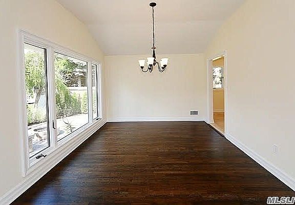 5th image of 452 Elm Dr