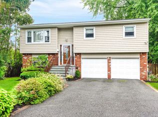 2 Albany St, Deer Park, NY 11729