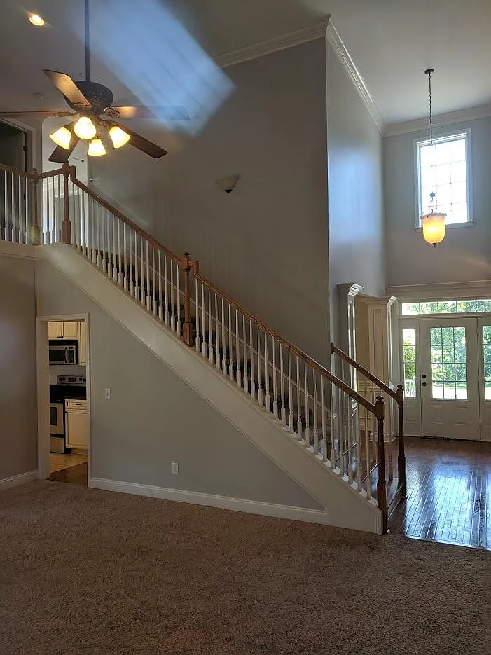 3 bed, 2.5 bath, 2347 sqft, $2,550 — Photo 2