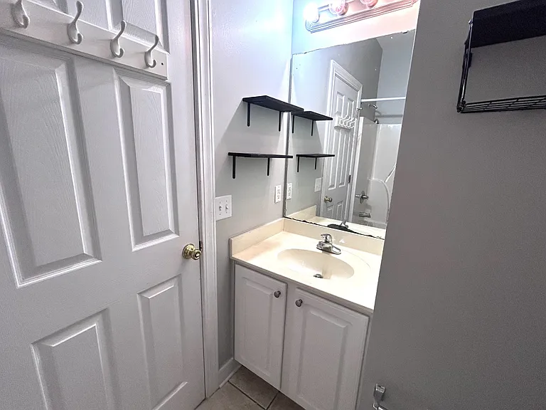 2041 Silvercrest Dr #B — Photo 15