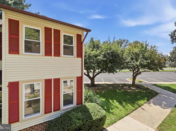 2825 Chablis Cir, Woodbridge, VA 22192