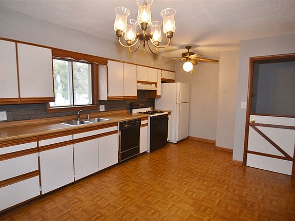 3rd image of 3006 Teal Ave