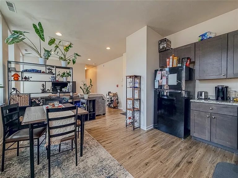 137 N Main St #B — Photo 8