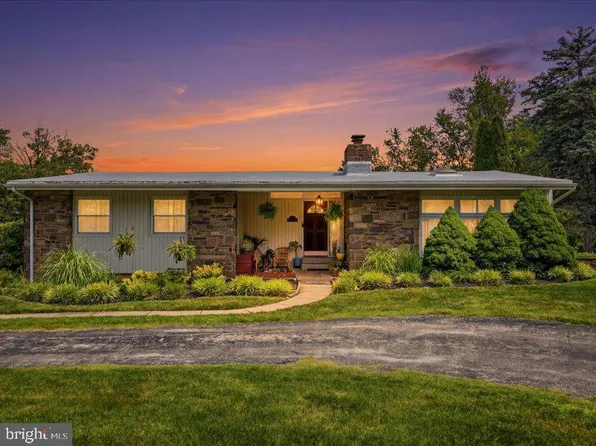 2311 Barren Hill Rd, Lafayette Hill, PA 19444