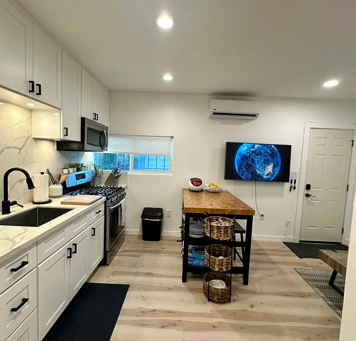 732 Ventura Place, Unit 10 — Photo 4