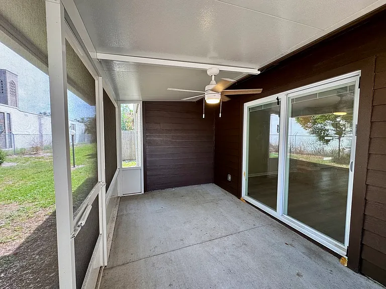 1561 Arcadia Dr — Photo 12