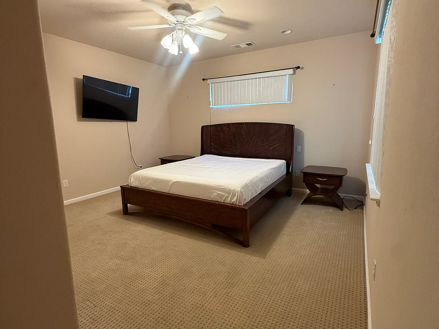 3 bed, 2030 sqft, $1,350 — Photo 1