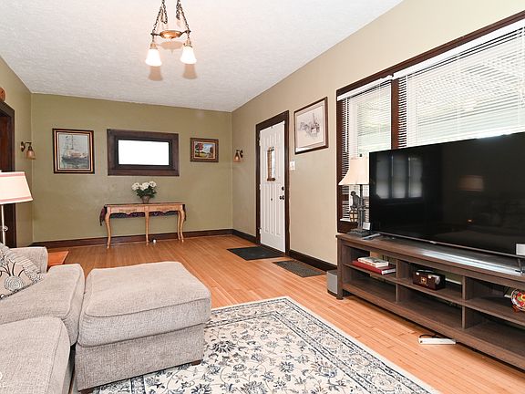 5th image of 611 Wallace Ave