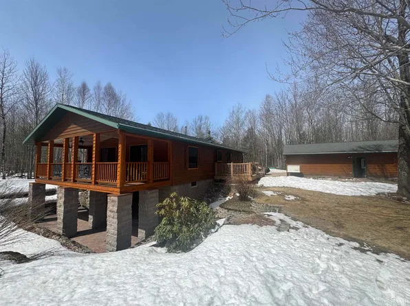 651 W Crestview Ln, Gwinn, MI 49841