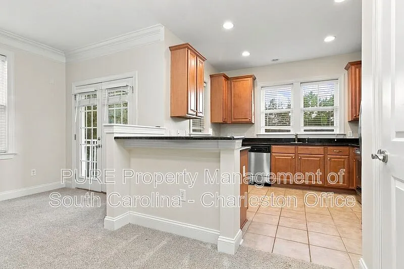3 bed, 2.5 bath, 2449 sqft, $3,099 — Photo 4