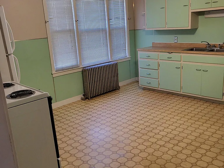 159 Walnut St #2 — Photo 6