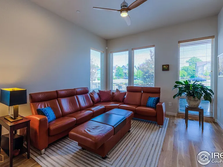 1364 Snowberry Ln — Photo 2
