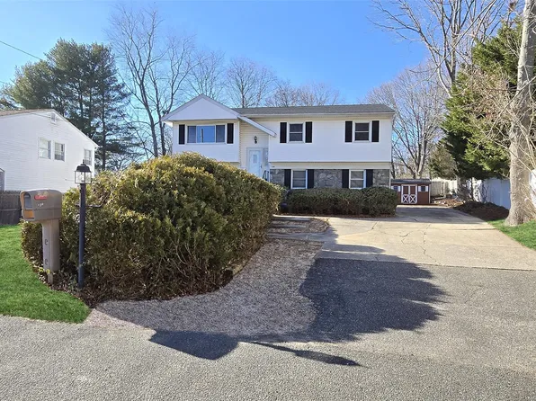 138 Park Avenue, Ronkonkoma, NY 11779