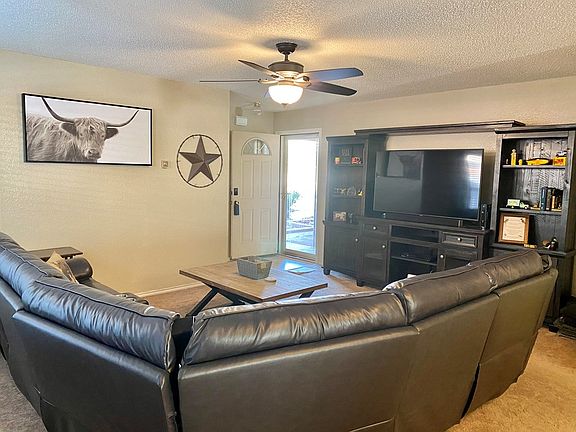 4th image of 4026 New Orleans Dr