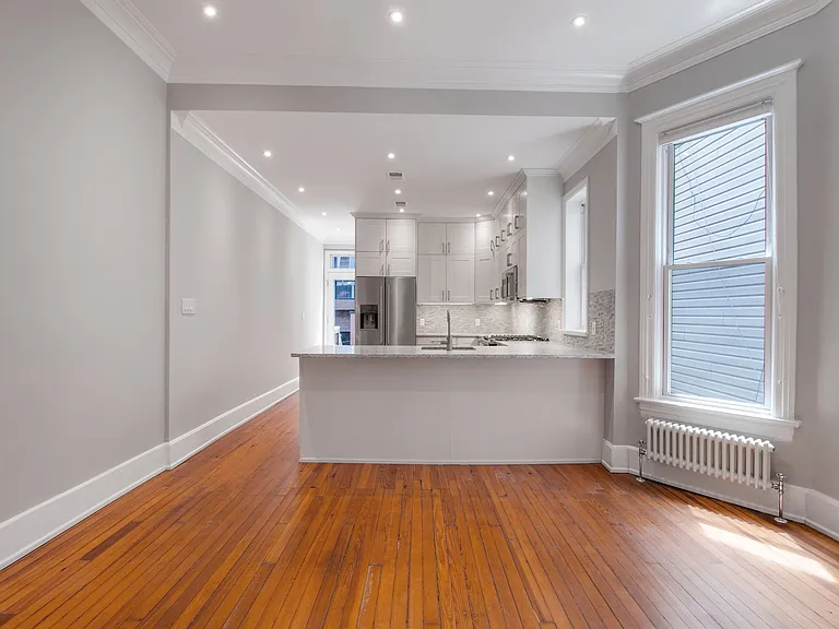 8 R St NW #1 — Photo 18