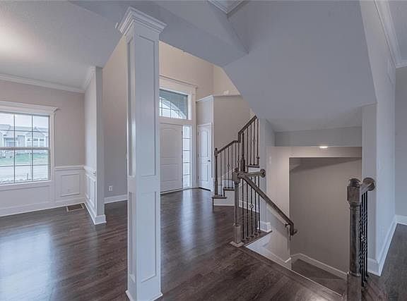 3rd image of 10021 N Lawn Ave