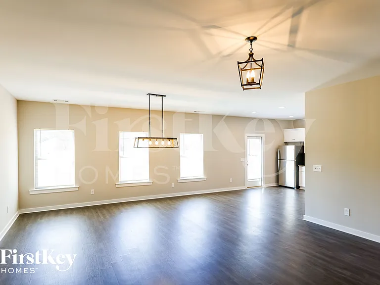 262 Wolf Rd W — Photo 4