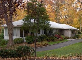 1 Sloanes Ct, Port Washington, NY 11050