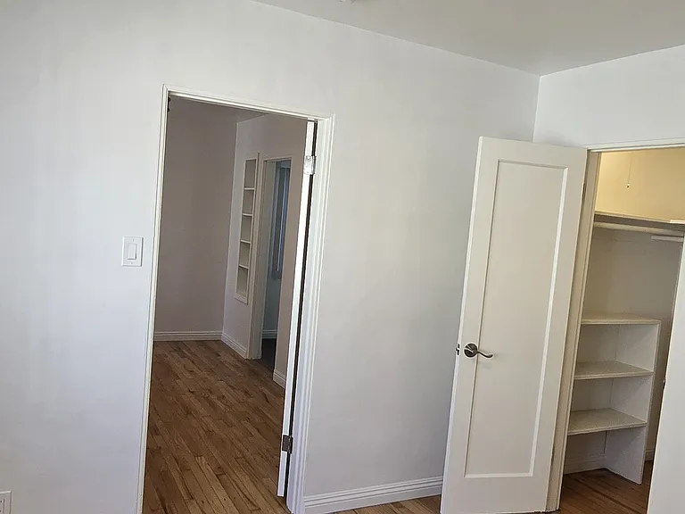 Sunset Park Apartments — Photo 14
